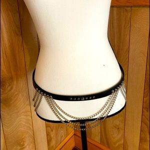 Cool belt with chain detail